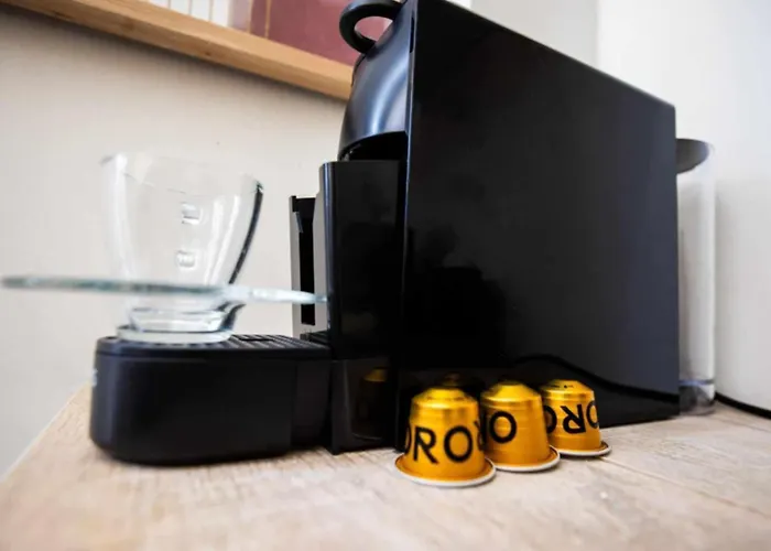 Daire Rhodes Port Stories *